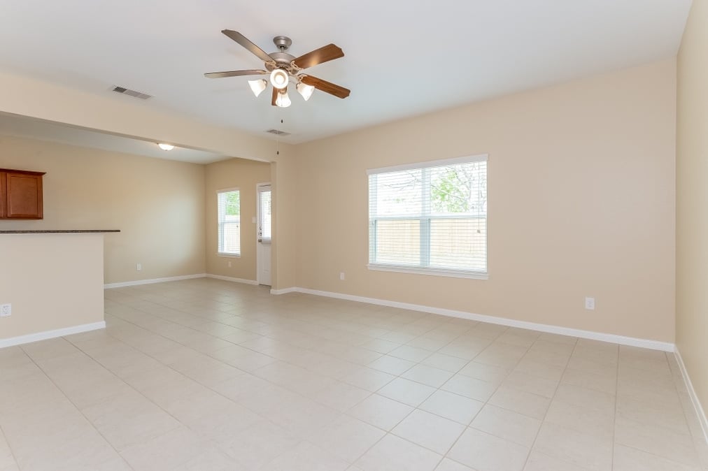 Vacant kitchen/living room